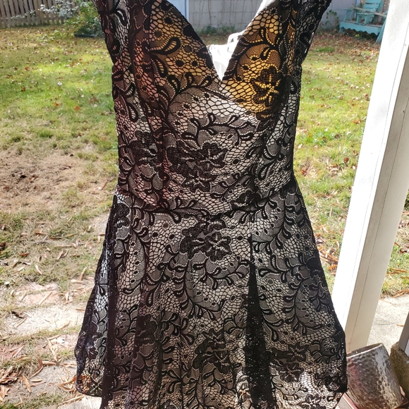 Womens Clothing - Picture 12 of 16